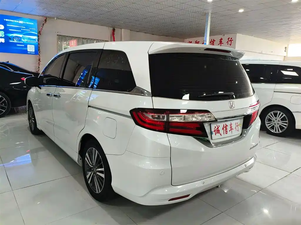 Honda Odyssey 2018 — фото 14