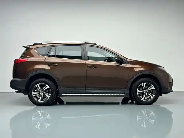 Toyota RAV4 2016 — фото 13
