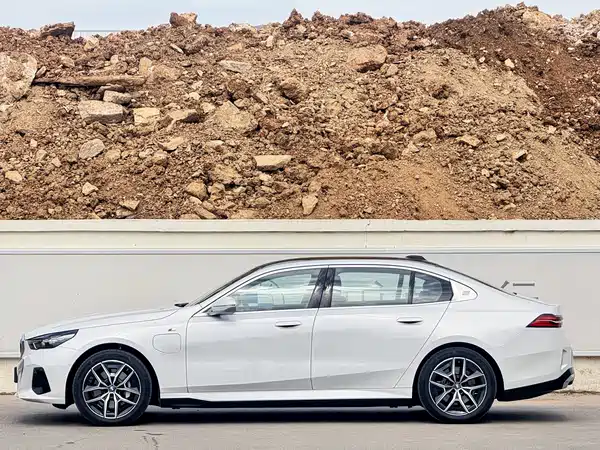 BMW i5 2024