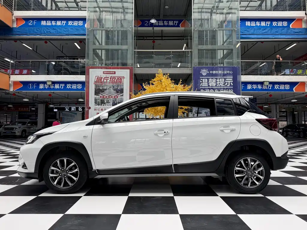 Toyota Yaris L 2022 — фото 14