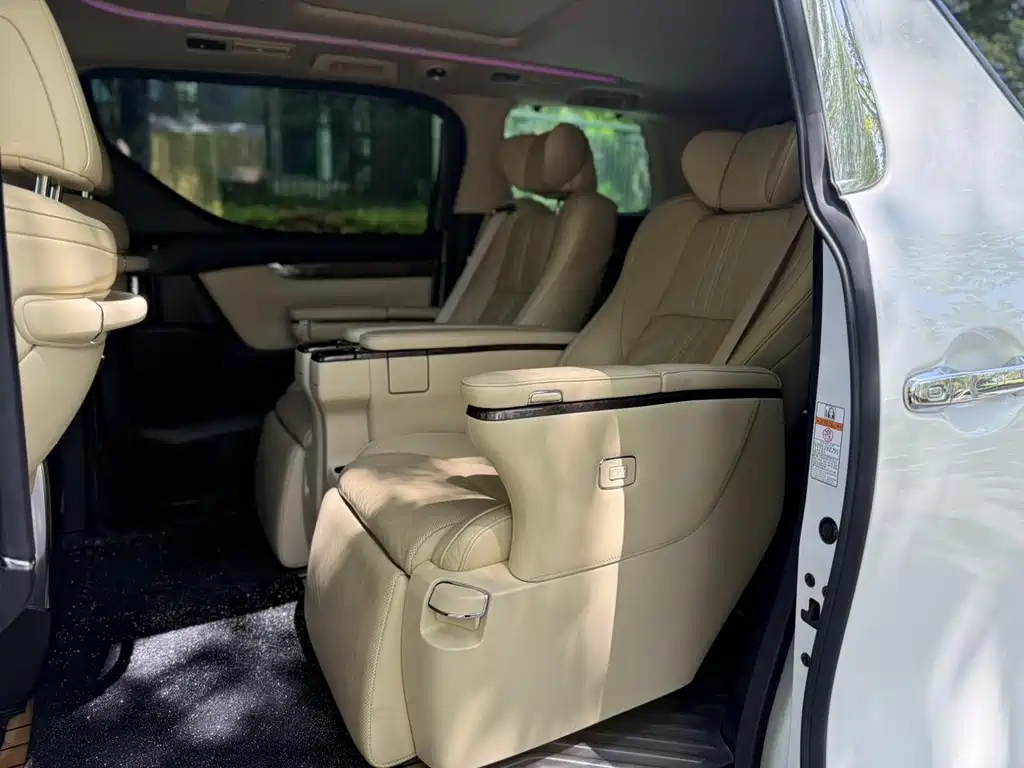 Toyota Alphard 2020 — фото 6