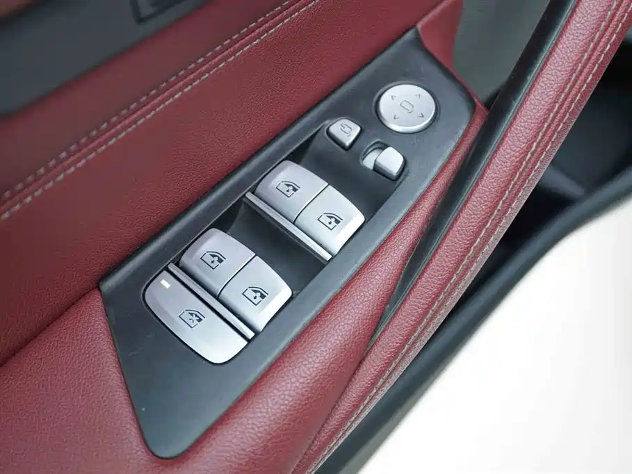 BMW 5 Series 2024 — фото 11