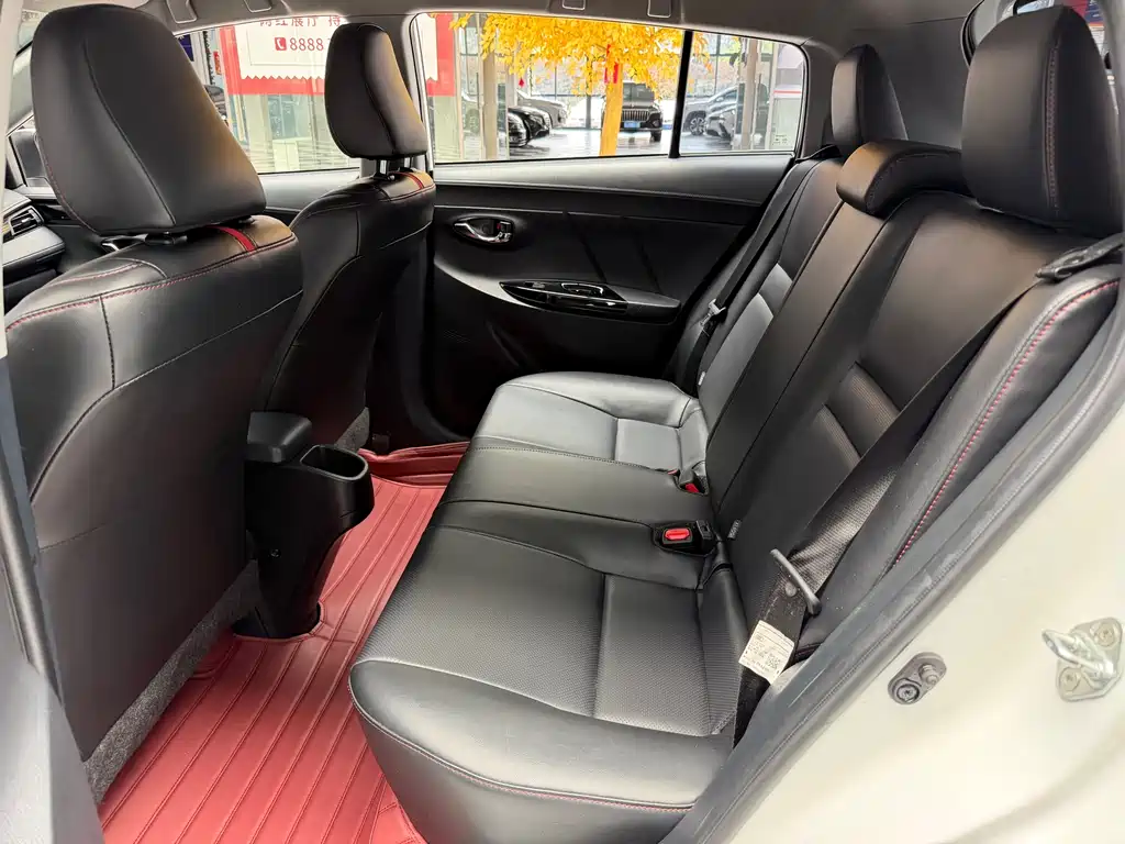Toyota Yaris L 2022 — фото 8