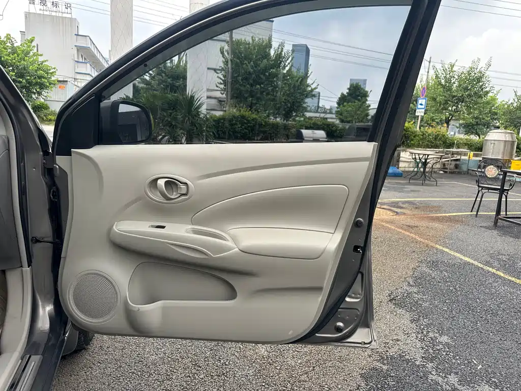 Nissan Sunny 2013 — фото 15