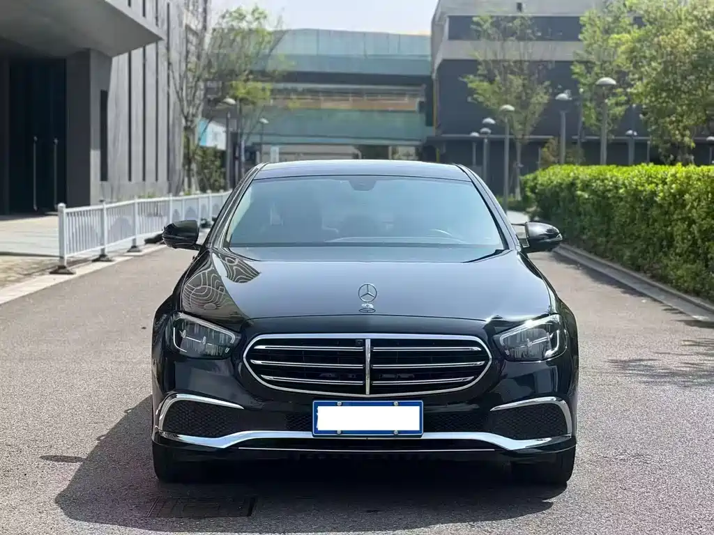 Mercedes-Benz E-Class 2023 — фото 10