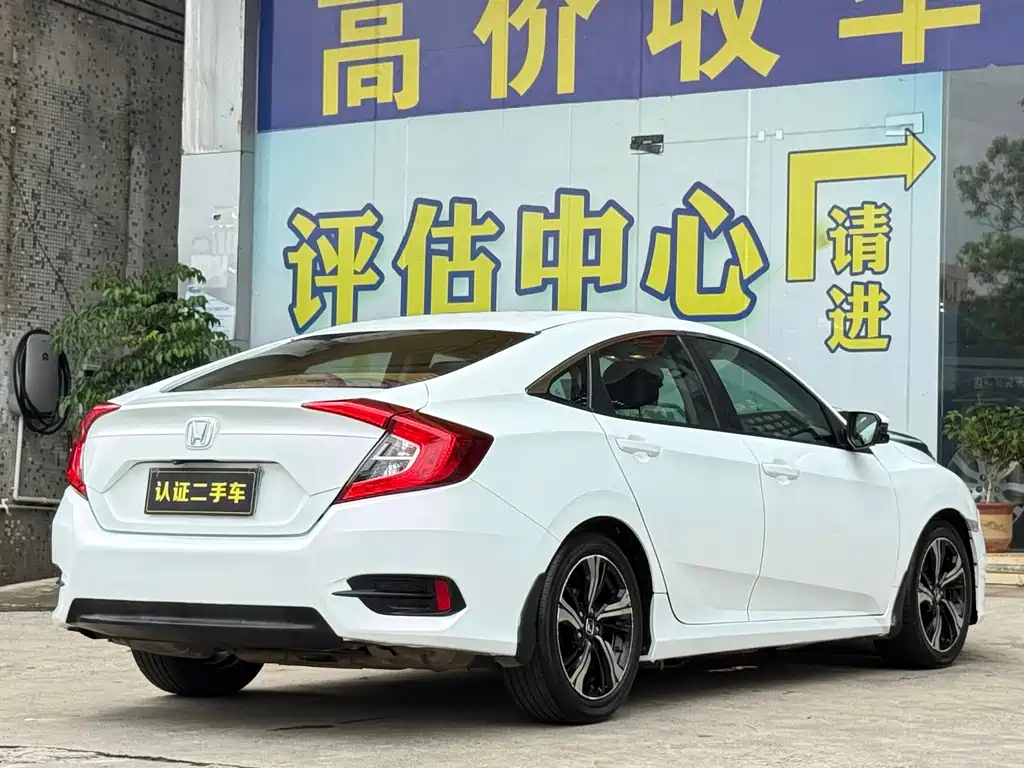 Honda Civic 2017 — фото 18