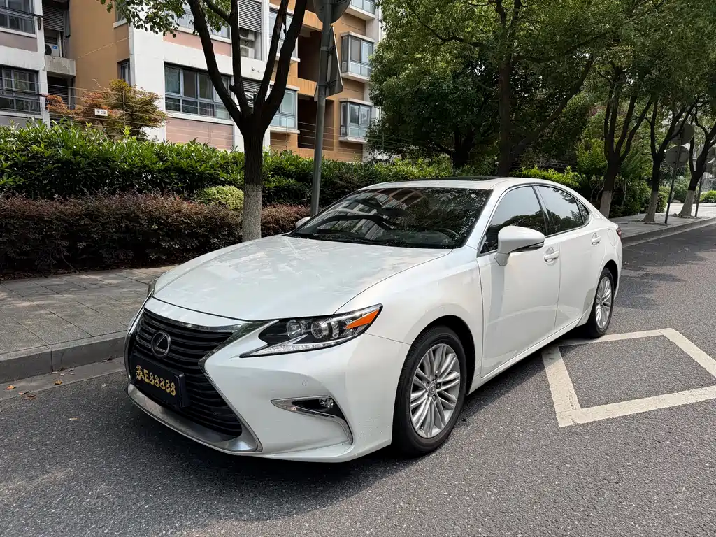 Lexus ES 2016