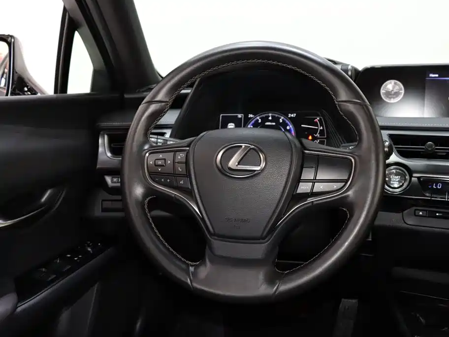 Lexus UX 2022 — фото 12