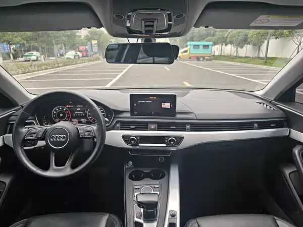 Audi A4L 2018