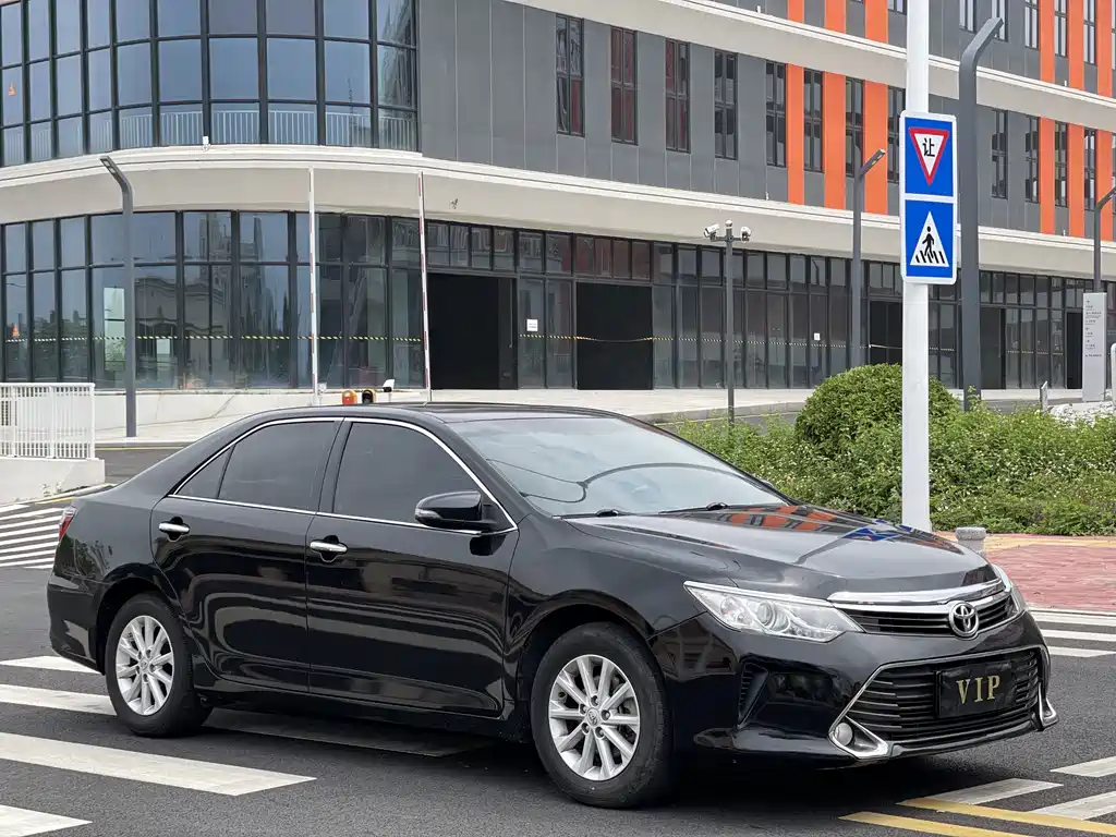 Toyota Camry 2017 — фото 3