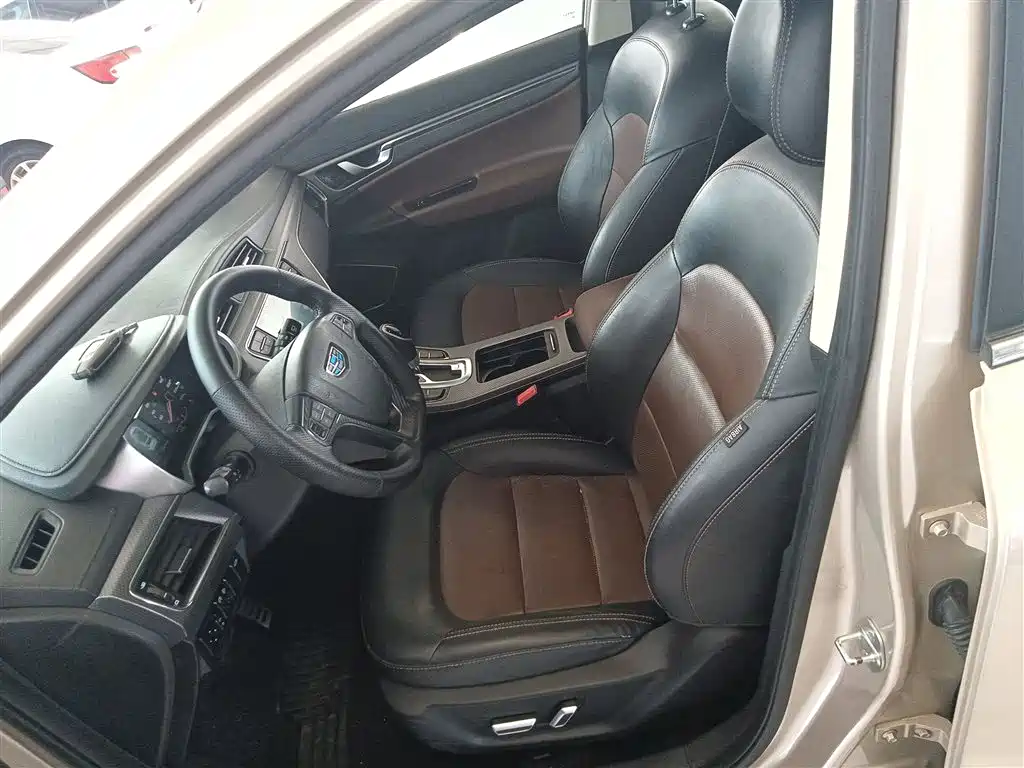 Geely Emgrand GS 2018 — фото 11