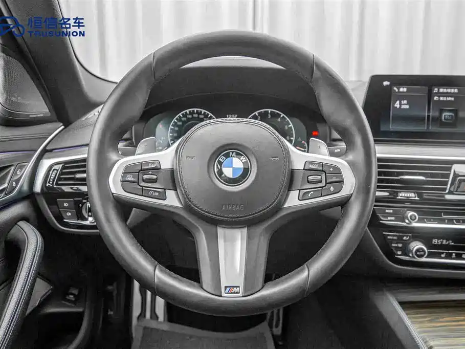 BMW 5 Series 2018 — фото 17
