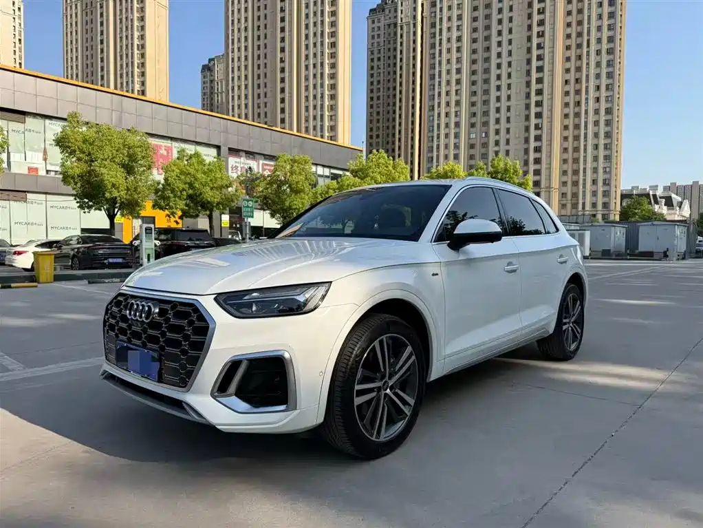 Audi Q5L 2023 — фото 1
