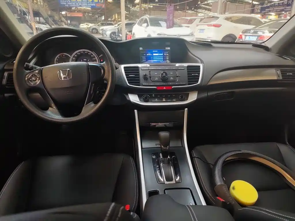 Honda Accord 2015 — фото 13