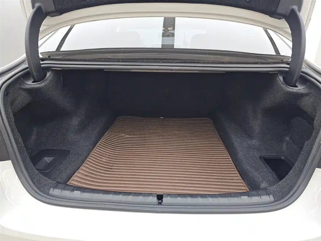 BMW 5 Series 2023 — фото 17