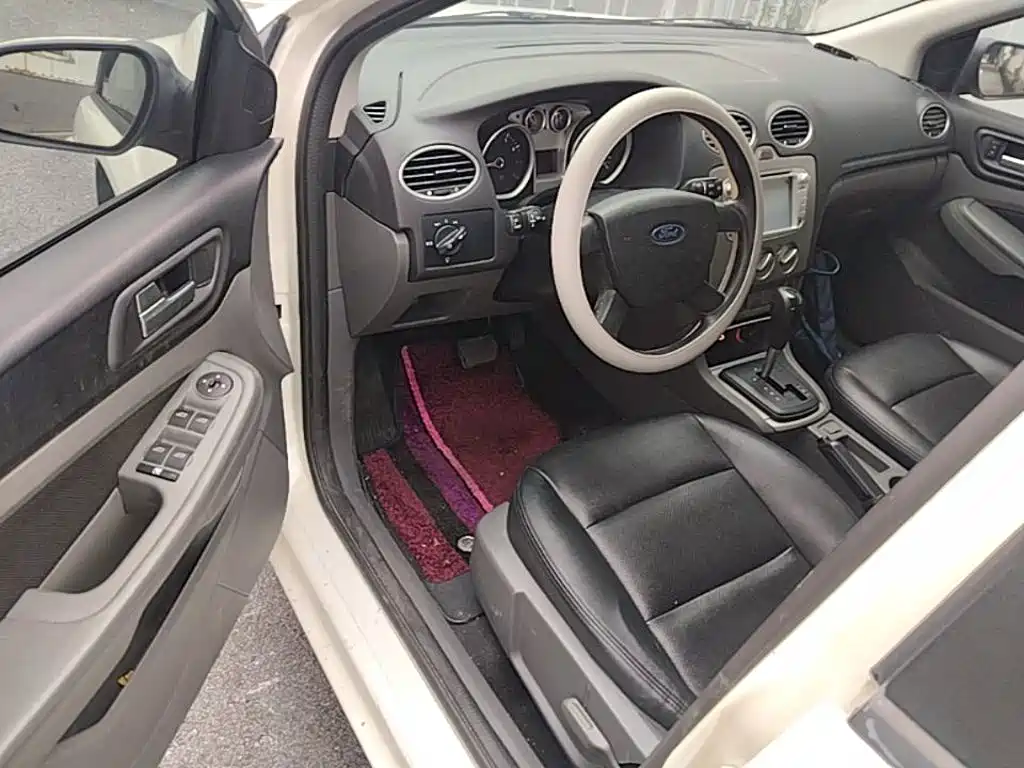 Ford Focus 2015 — фото 16