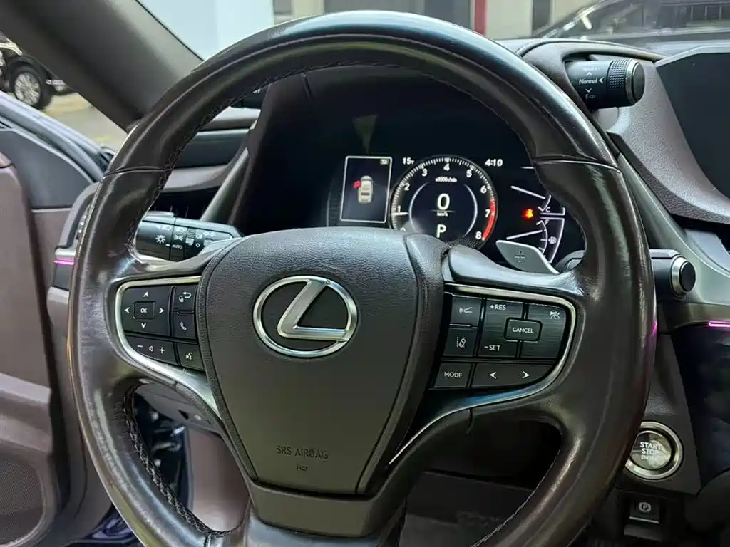 Lexus ES 2019 — фото 14