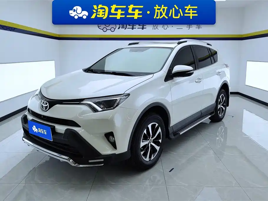 Toyota RAV4 2018 — фото 1