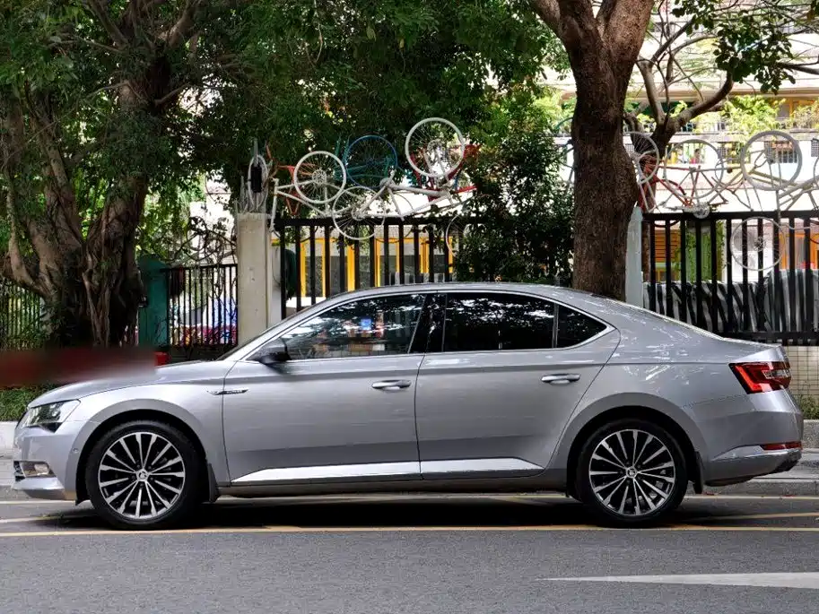 Skoda Superb 2017 — фото 6