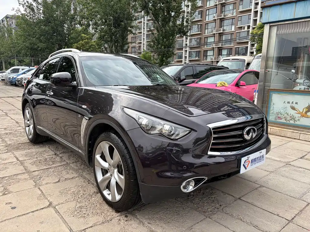 Infiniti QX70 2014 — фото 3