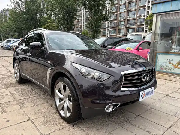 Infiniti QX70 2013