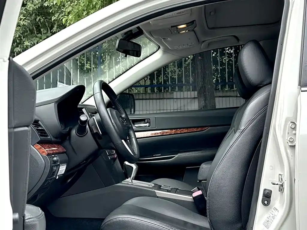 Subaru Outback 2011 — фото 10