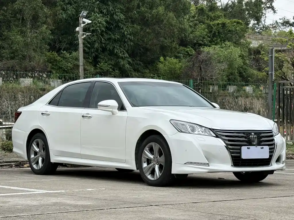 Toyota Crown 2015 — фото 3