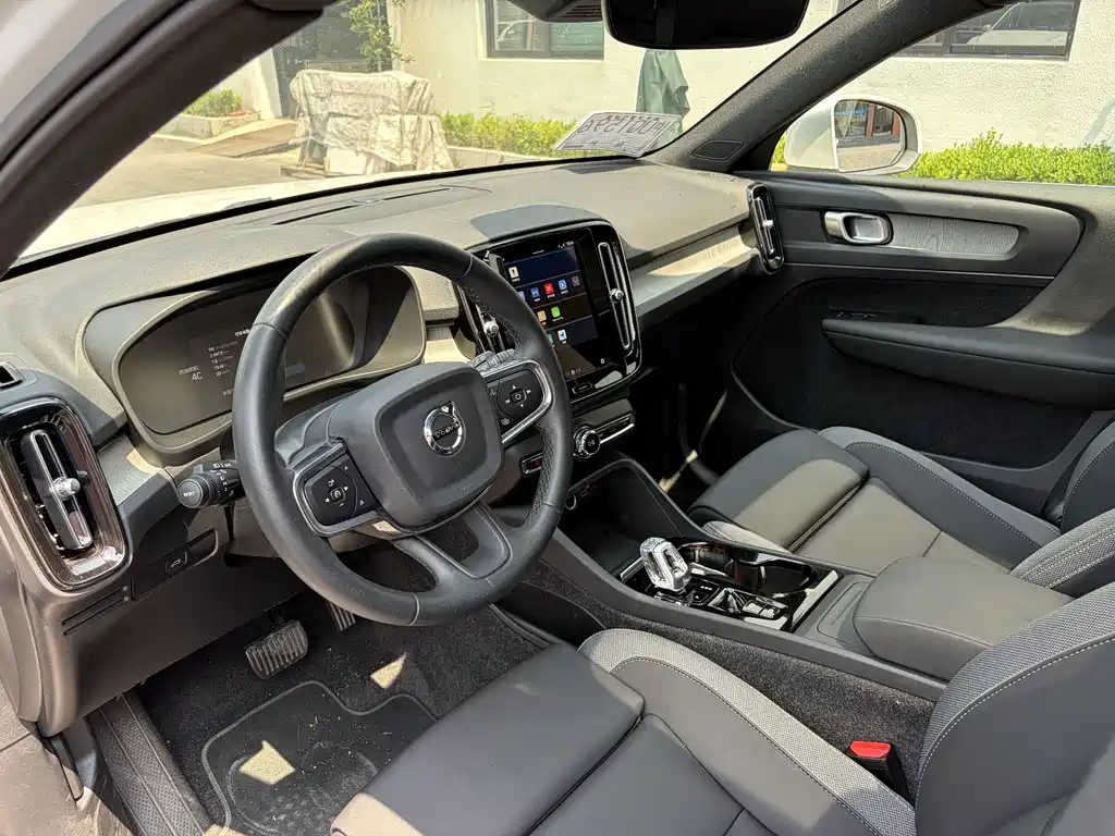 Volvo XC40 2024