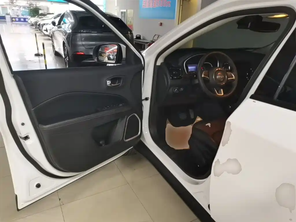 Jeep Compass 2020 — фото 16