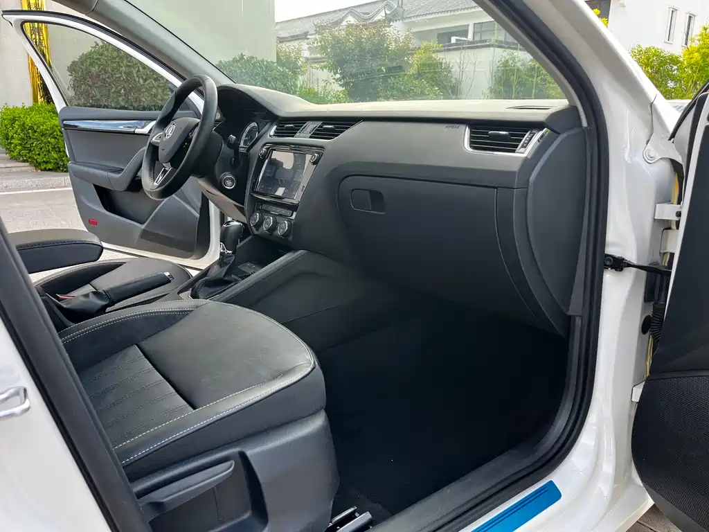 Skoda Octavia 2018 — фото 14