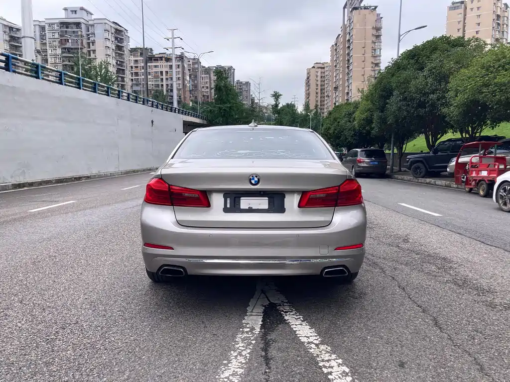 BMW 5 Series 2017 — фото 15