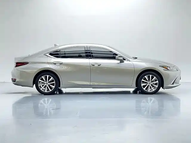 Lexus ES 2019 — фото 9
