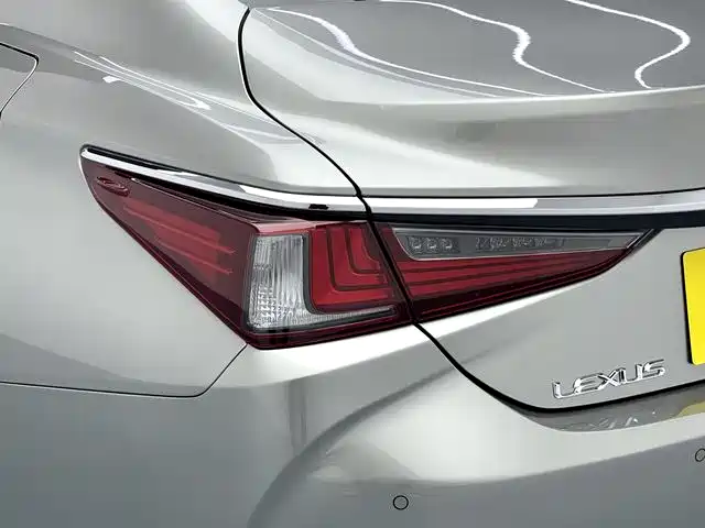 Lexus ES 2019 — фото 20