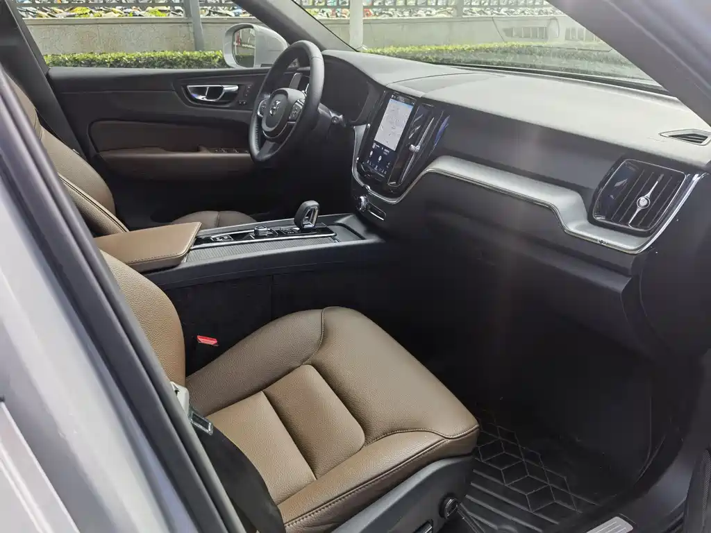 Volvo XC60 2024 — фото 16