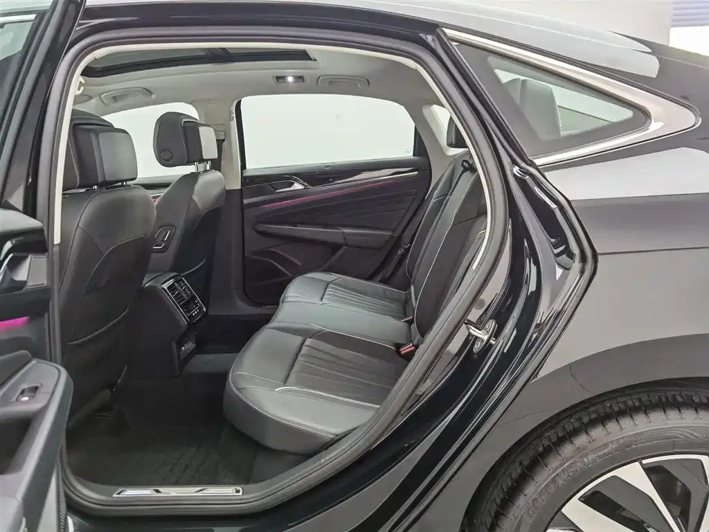 Volkswagen Passat 2023 — фото 15
