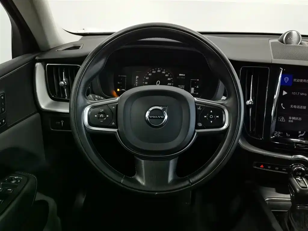 Volvo XC60 2020 — фото 11