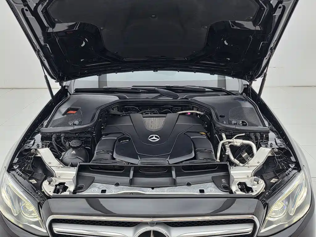 Mercedes-Benz E-Class 2017 — фото 19