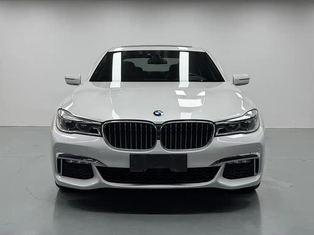 BMW 7 Series 2018 — фото 2