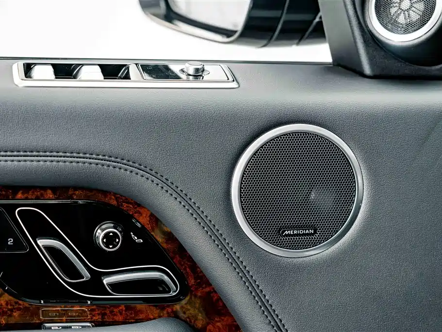 Land Rover Range Rover 2022 — фото 18