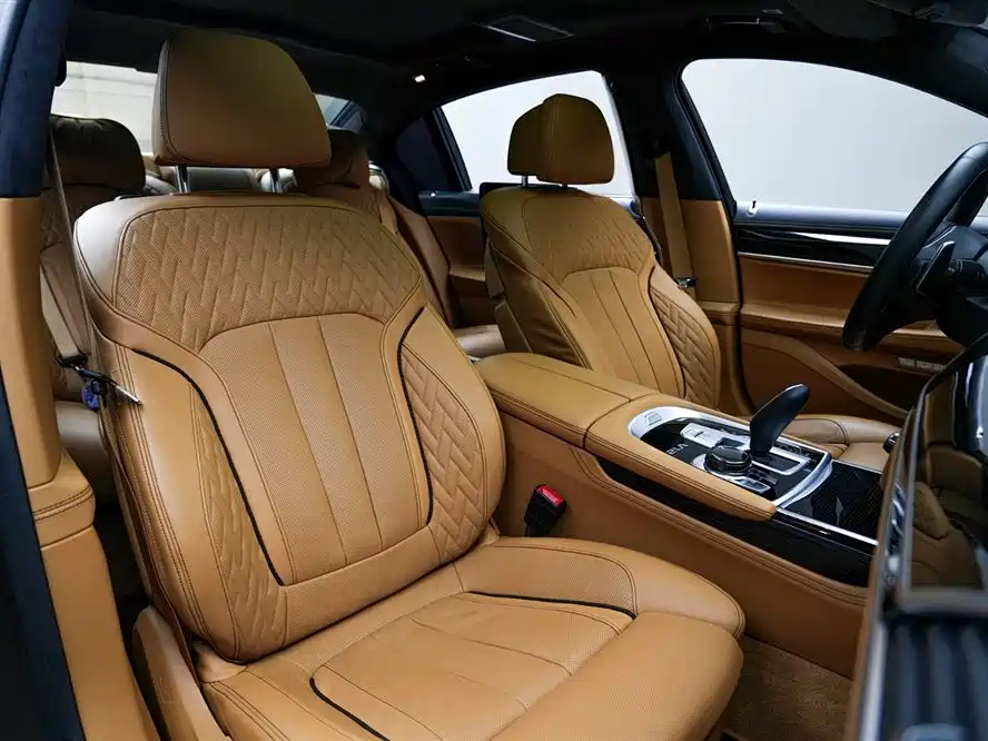 BMW 7 Series 2018 — фото 12