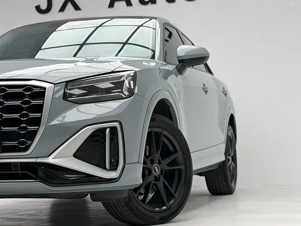 Audi Q2L 2023 — фото 4