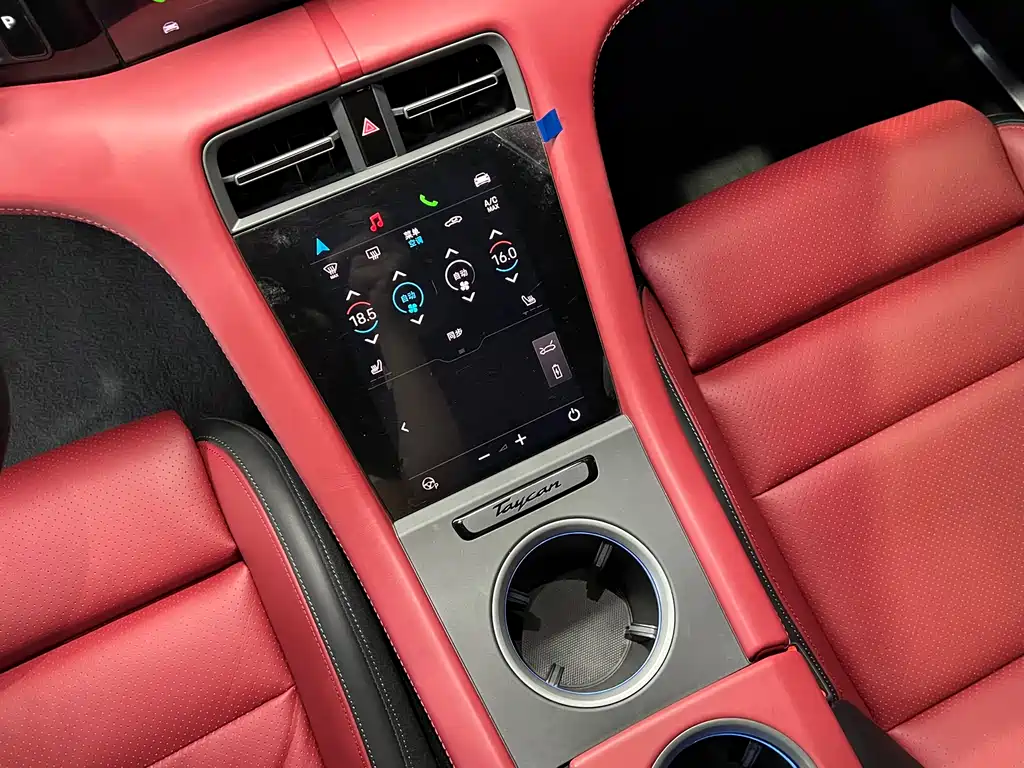 Porsche Taycan 2025 — фото 17