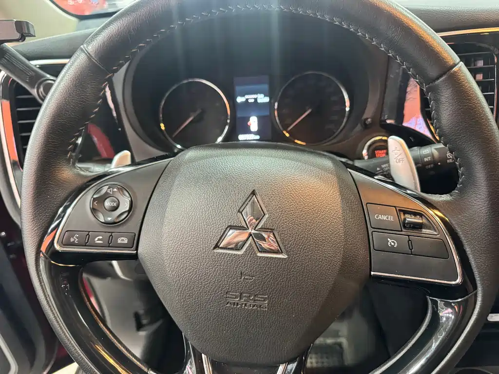 Mitsubishi Outlander 2020 — фото 12