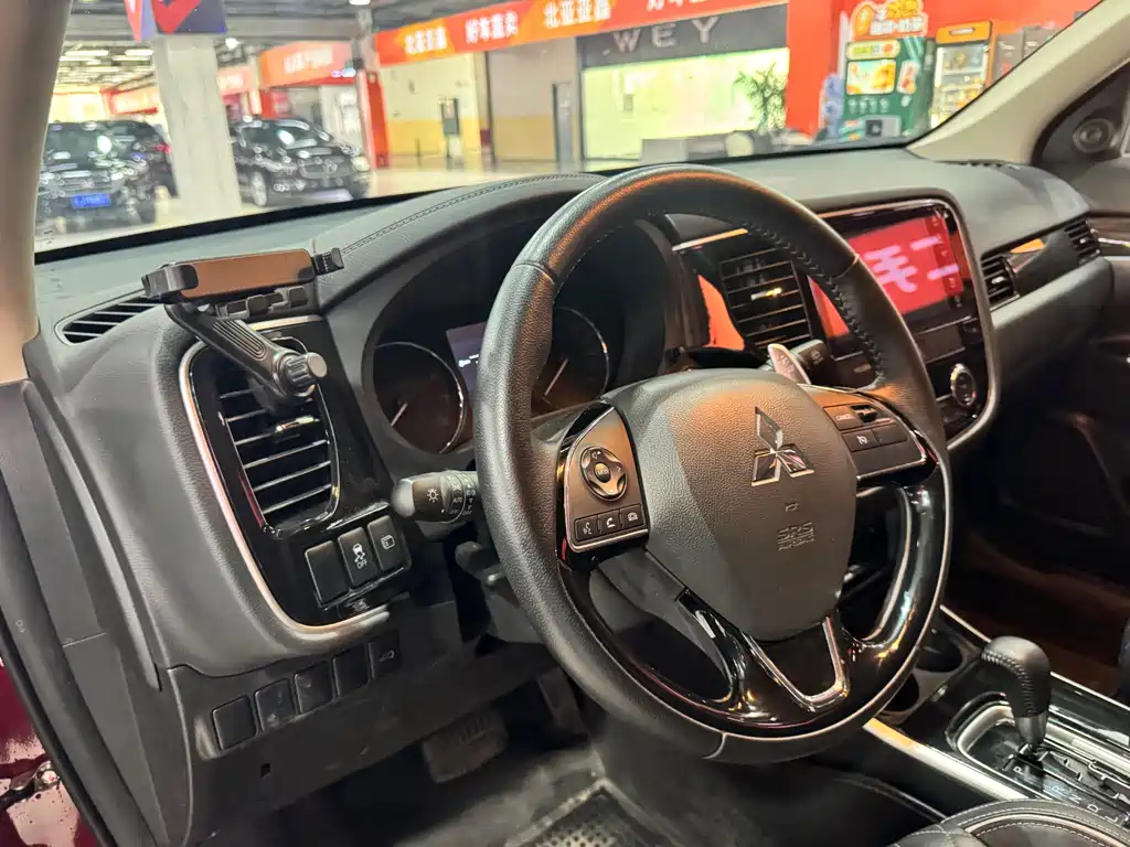 Mitsubishi Outlander 2020 — фото 15