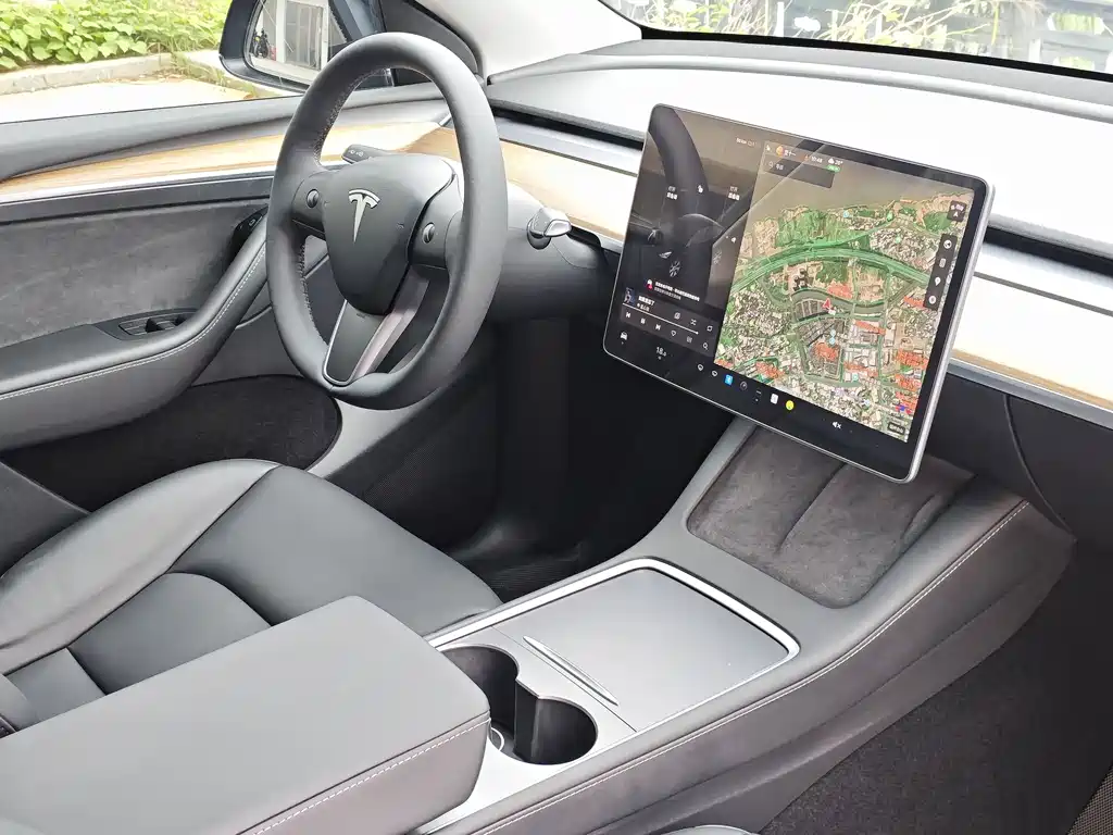 Tesla Model Y 2021 — фото 12