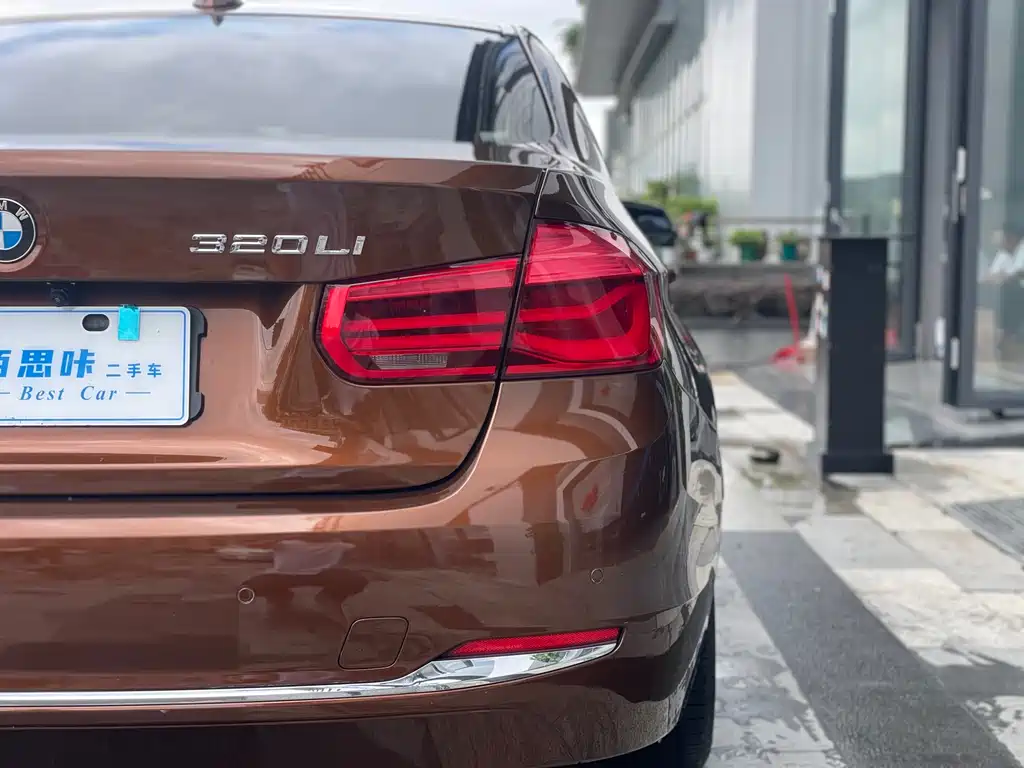 BMW 3 Series 2017 — фото 15