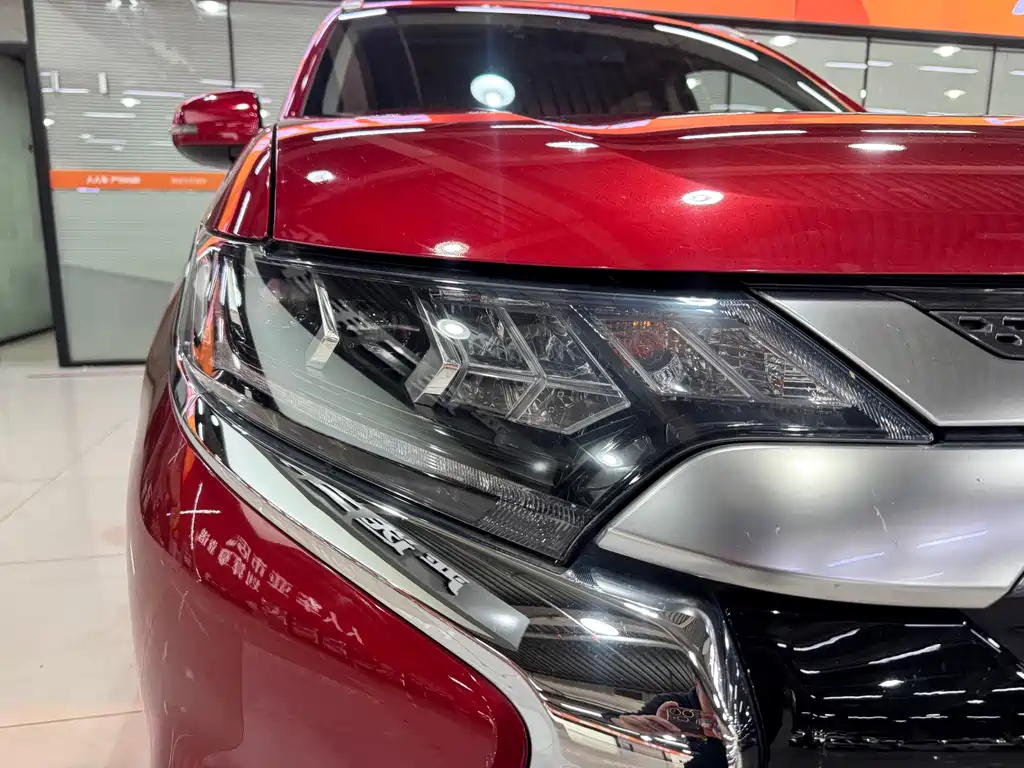 Mitsubishi Outlander 2020 — фото 21