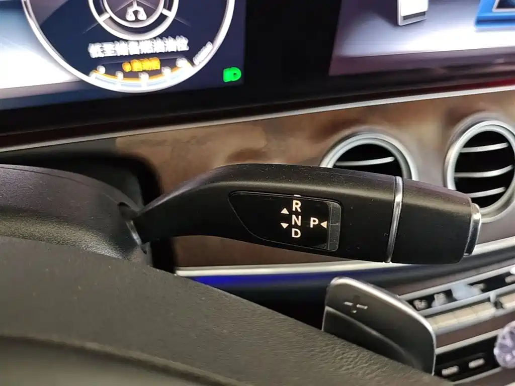 Mercedes-Benz E-Class 2018 — фото 14