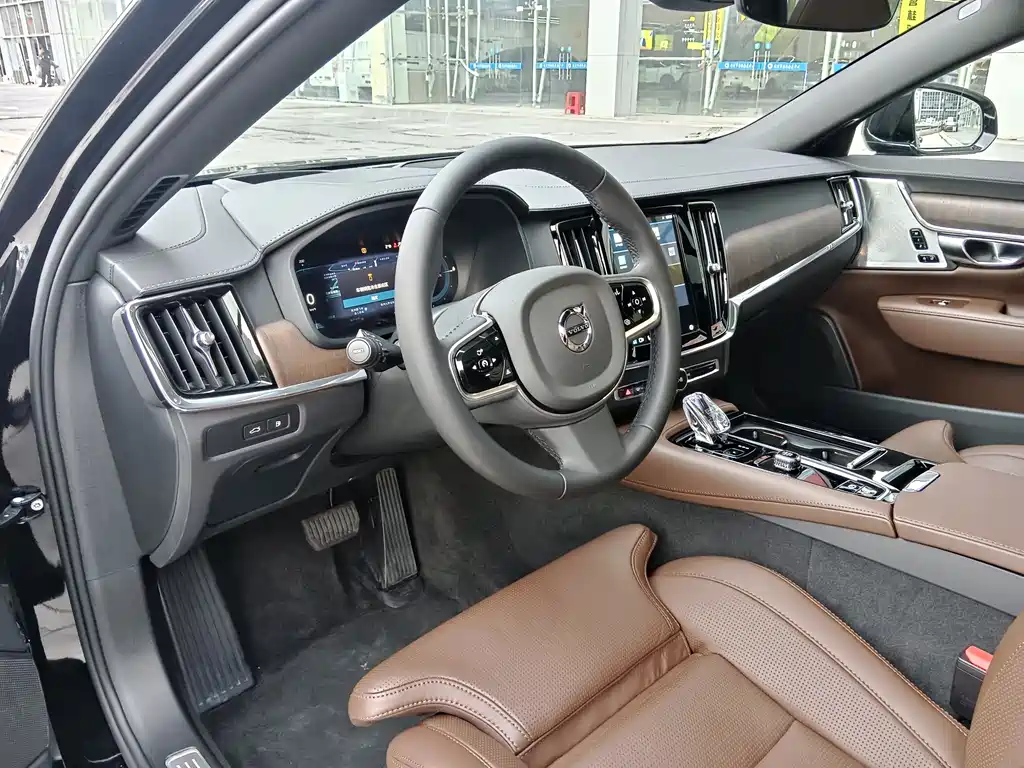 Volvo S90 Plug-In Hybrid 2024 — фото 12