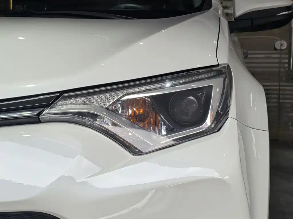 Toyota RAV4 2017 — фото 13